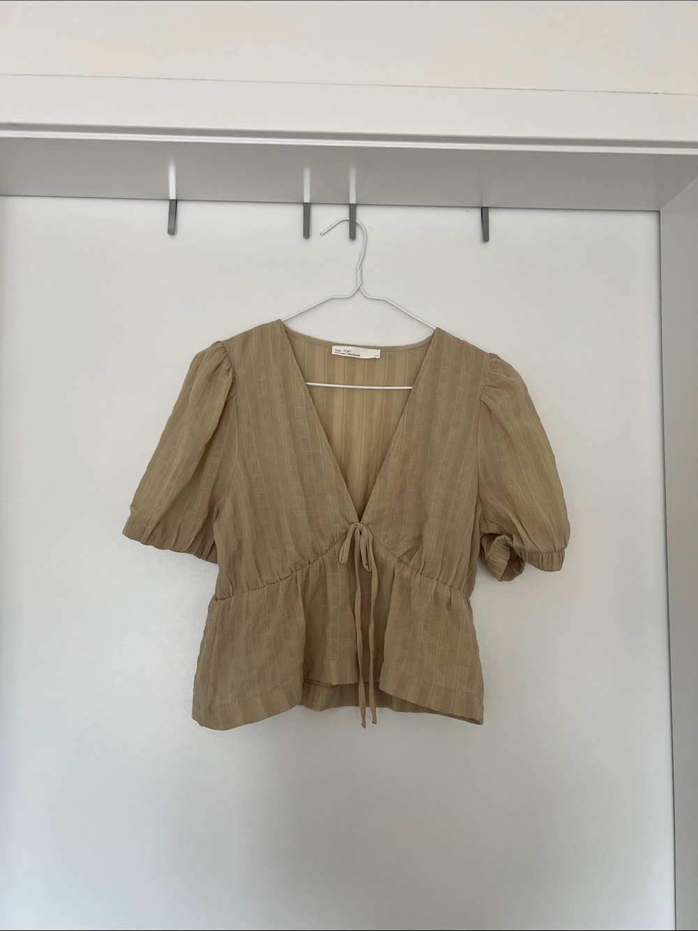 OAK + FORT Beige Tie-Front Puff Sleeve Blouse